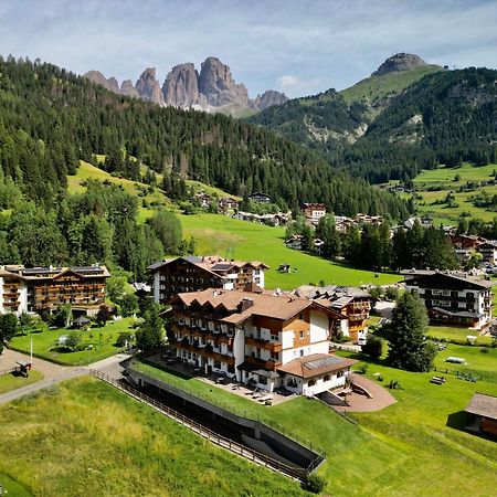Alpenhotel Panorama Campitello di Fassa Exterior photo