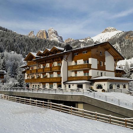 Alpenhotel Panorama Campitello di Fassa Exterior photo