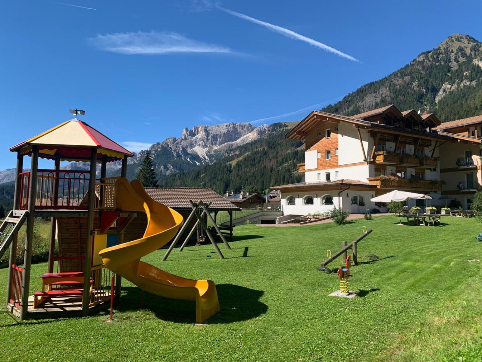 Alpenhotel Panorama Campitello di Fassa Exterior photo